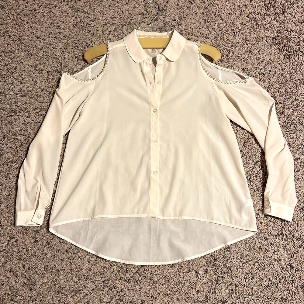 F21 Exclusive blouse with cutout shoulder